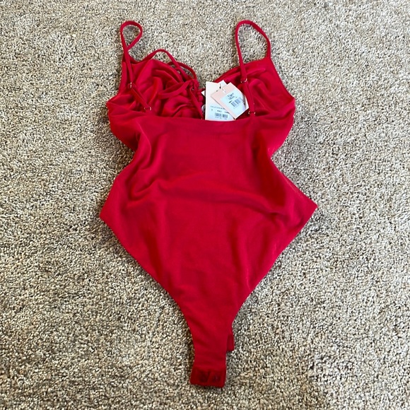 𝗡𝗪𝗧 Tiger mist red ruched bodysuit adjustable straps tie front helation S - Picture 4 of 11
